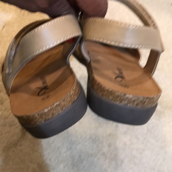 Athlefit Closed Toe Sandals Hook And Loop Velcro Closure-Size 9.5 - Picture 4 of 8